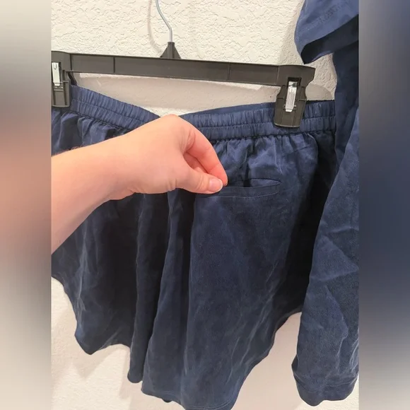 Lunya Nordstrom navy blue silk short sleeve t shirt top and shorts pajama set - Picture 11 of 11